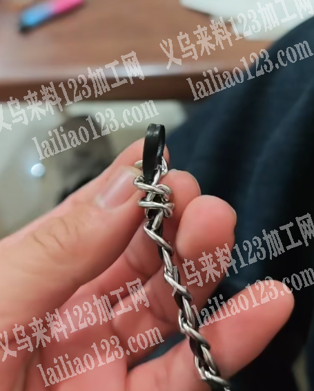 采购这个皮革条，穿在链条里面的这个皮条，