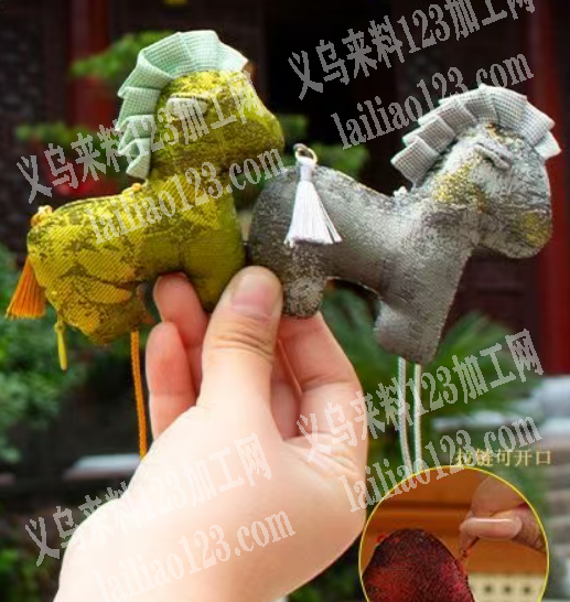 公司公仔挂件订单要做。有订单外发，可发外