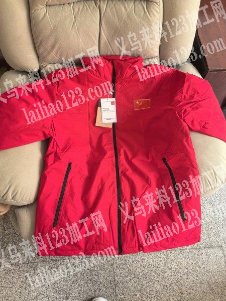 采购冲锋衣成品，年20万件起，如图所示款，