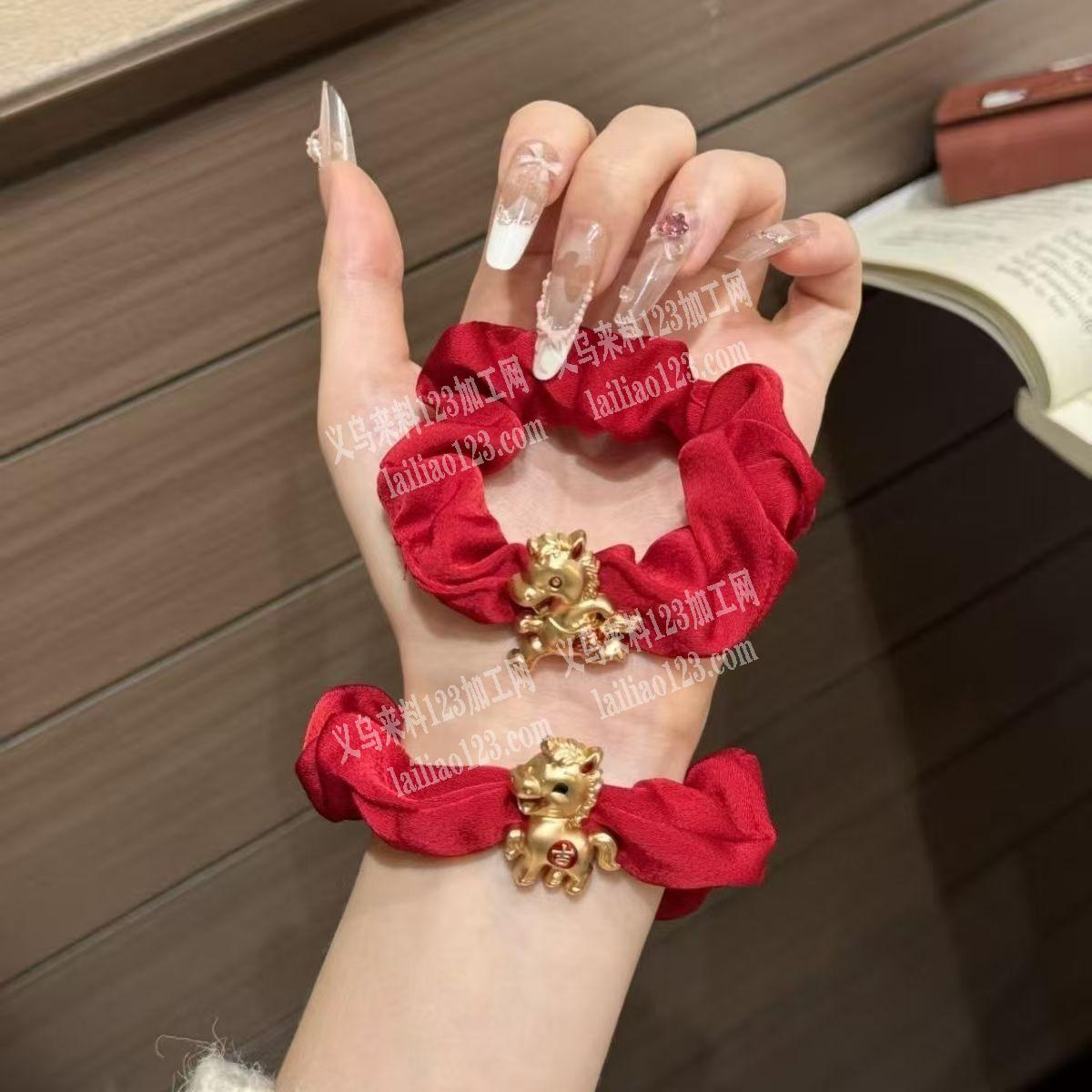 布艺大红色贺年小马布艺发圈订单寻找工厂、