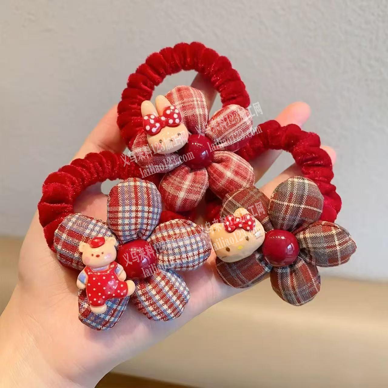 这个布艺小花朵充棉的发圈配件，布艺小花朵