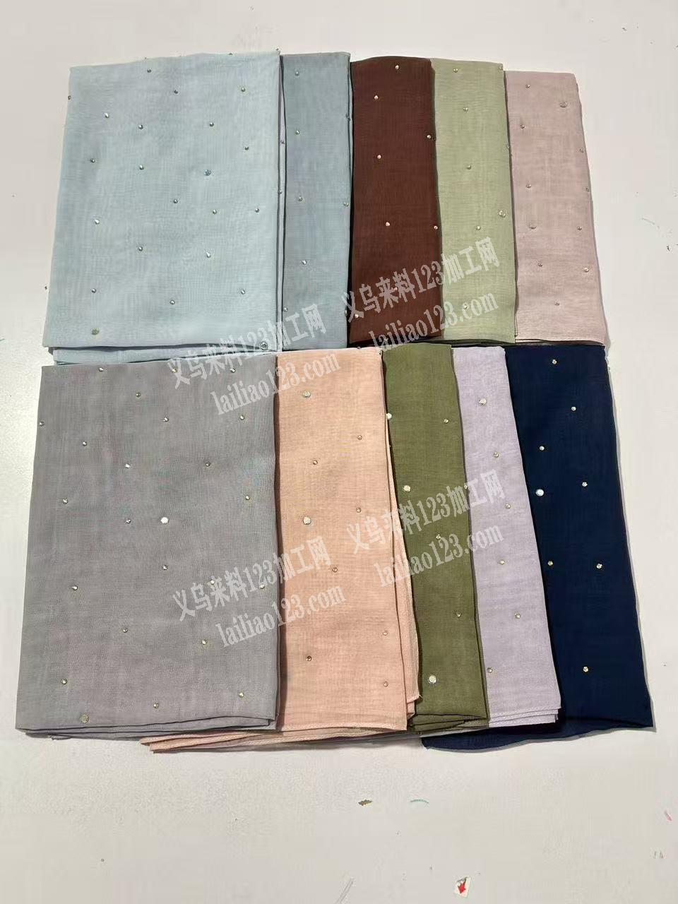 寻找围巾加工厂，如图，哪家专业做围巾卷边