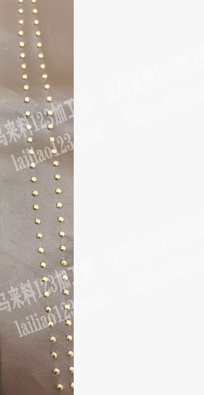 如图这个打五金。皮革上面打扣，做发圈上面