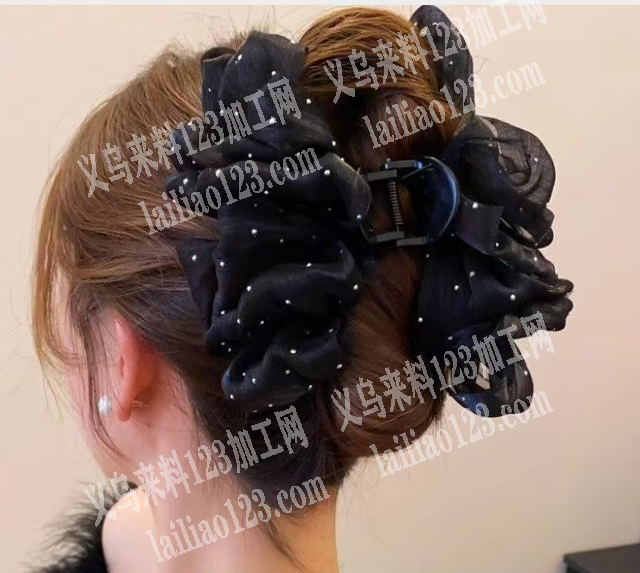 烫钻的云朵抓夹订单外发。如图，寻找专业做