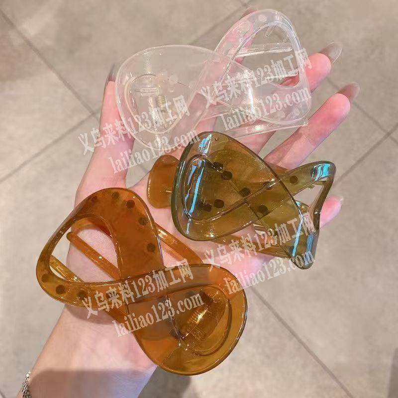 大量注塑抓夹的订单，如图，寻找注塑的工厂