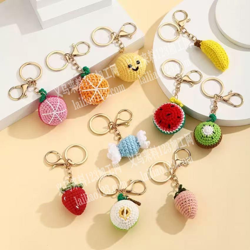 钩针编织的挂件成品订单。如图。系列的钥匙