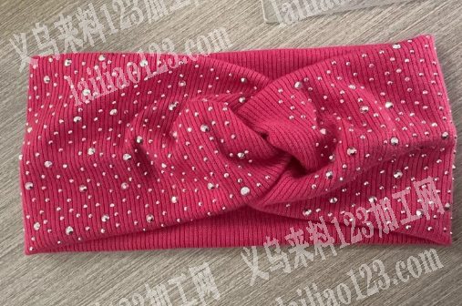 布料上面烫钻外发加工，寻找烫钻的加工厂，