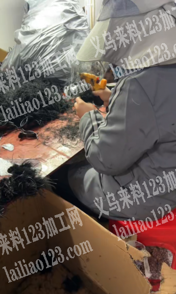 【看视频】三万小夹子手工活《发外地做》寻