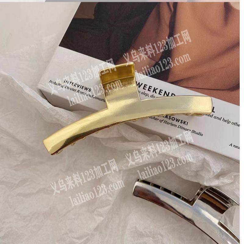 这抓夹是金属的，胸的专业做这个爪夹的工厂