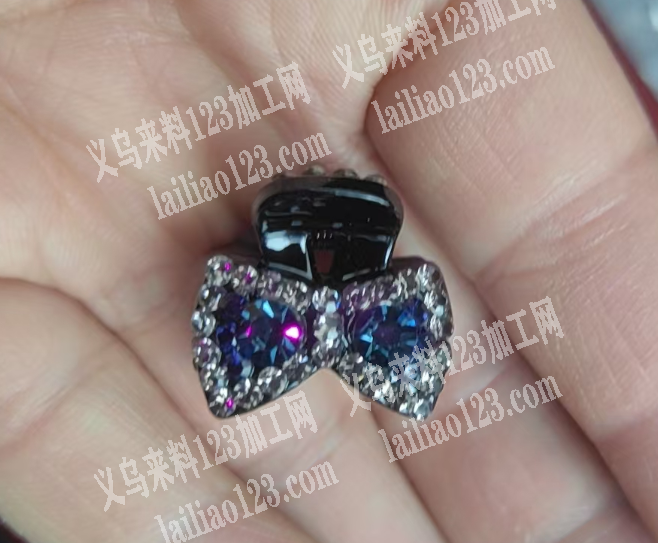 小抓夹，点钻外发加工，很小的，手指头大小