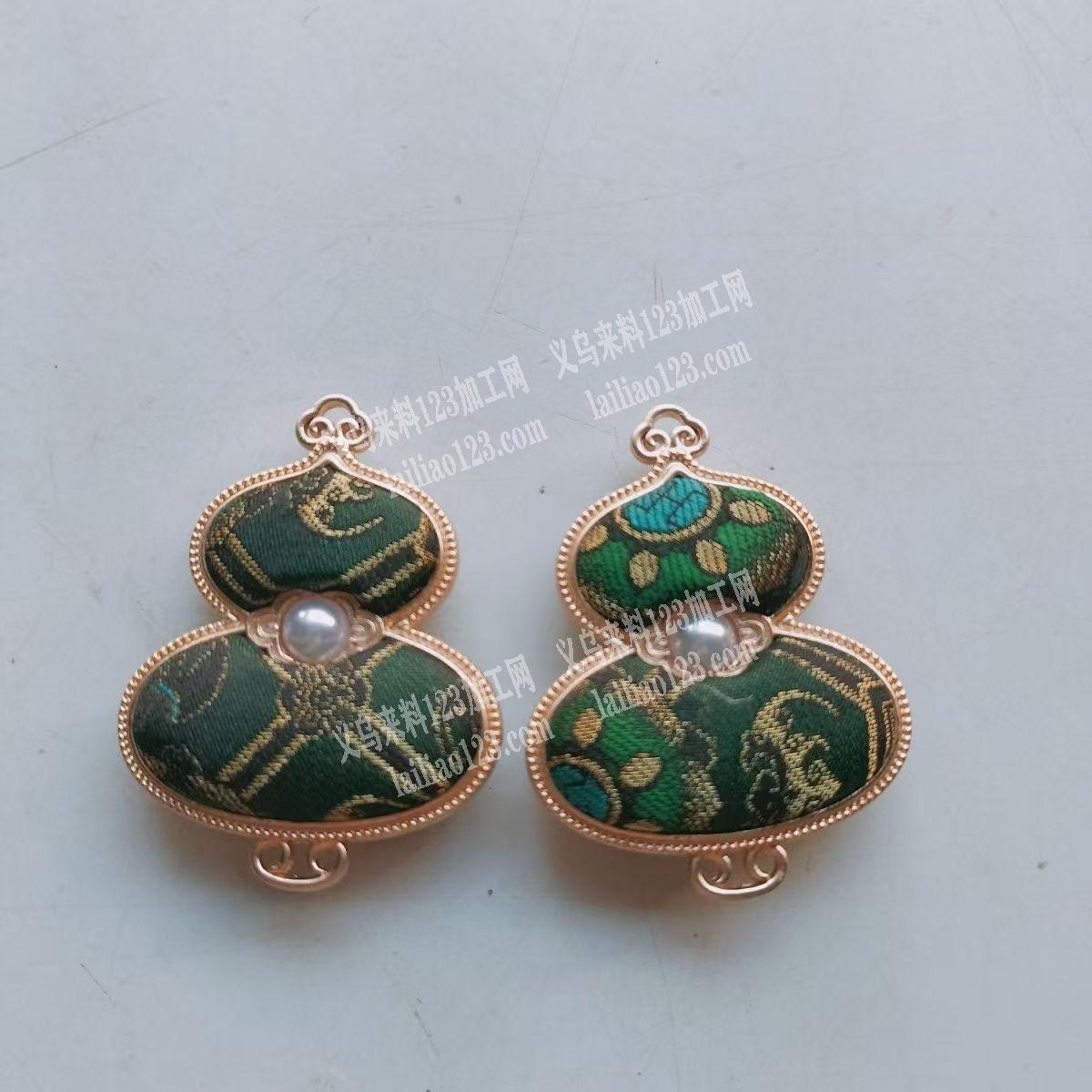 葫芦手工活外发，如图这个宋锦非遗手工挂件