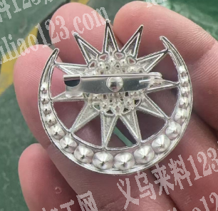 10万打铆钉外发加工，如图，胸针，10万