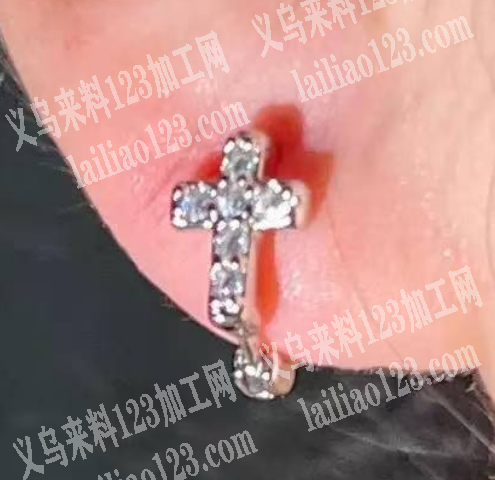 采购如图十字架的耳钉，寻找厂家，请联系详