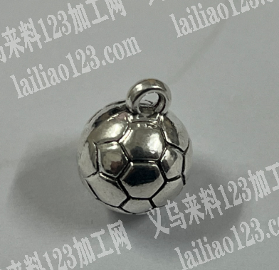 足球挂件订单，如图，寻找合金足球配件直径