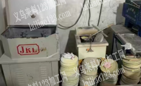 如图，饰品机器转让。谁家需要联系我详谈