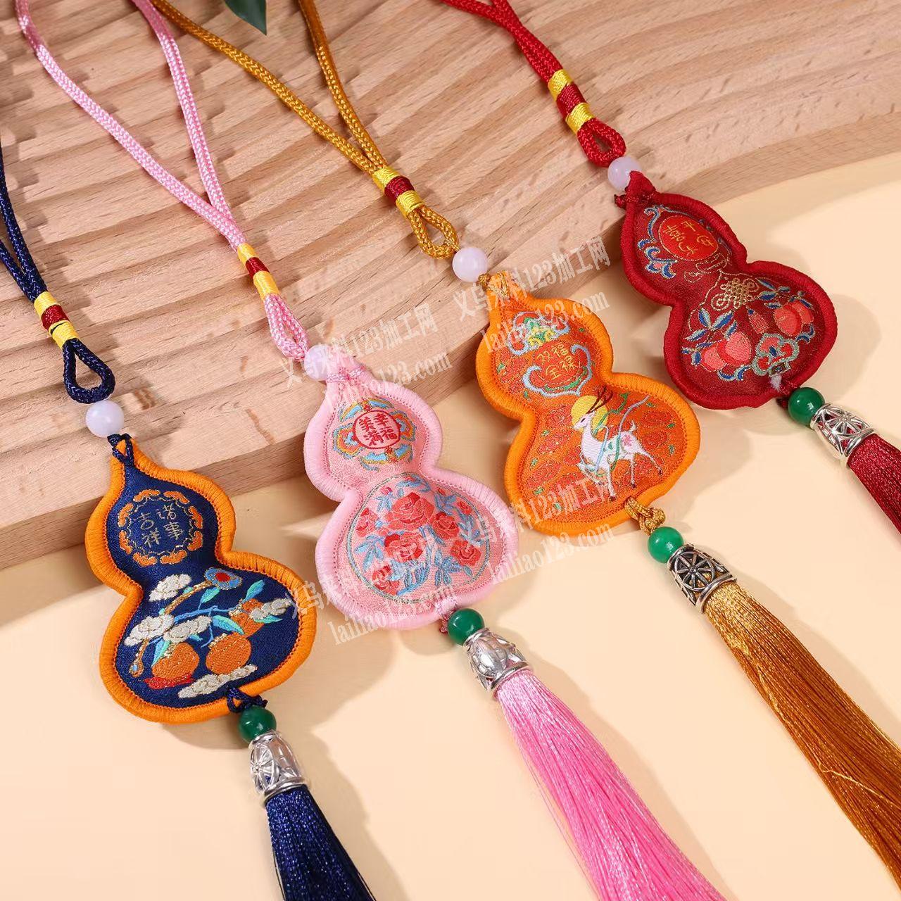 这个葫芦挂件靠边外发加工，这个边上是属于