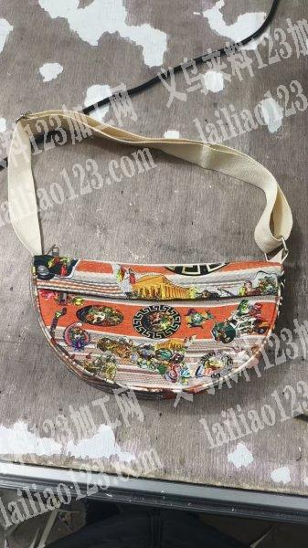 商贸城寻找，这个包包谁家有做，如图，微信