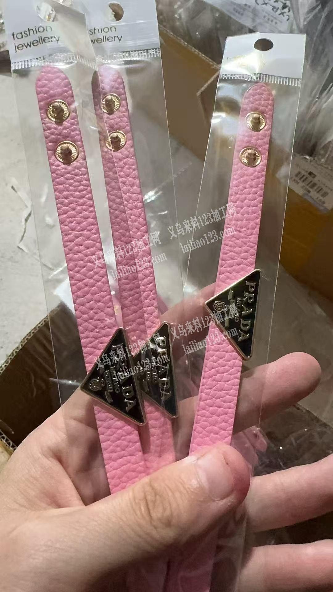 皮革大牌款手链单，寻找厂家，找类似太钢手