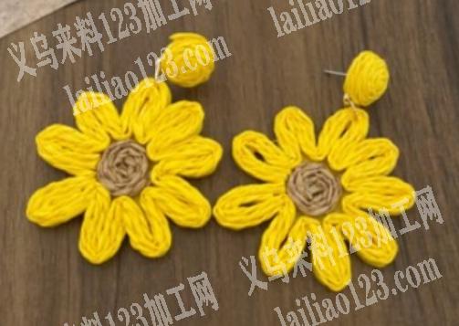 《发外地》耳环编织的手工活外发加工如图，