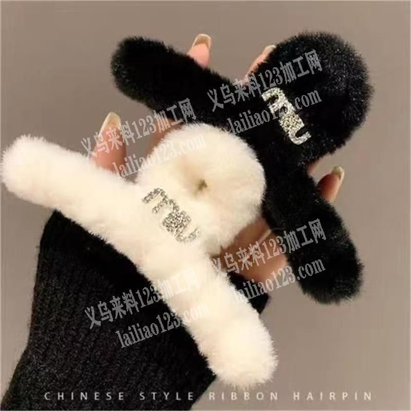 这个爪夹绕毛绒条的手工活，外发加工数量有