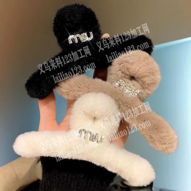 这个爪夹绕毛绒条的手工活，外发加工数量有