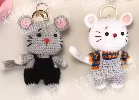 手工编织钩针的钥匙扣挂件成品订单，如图，