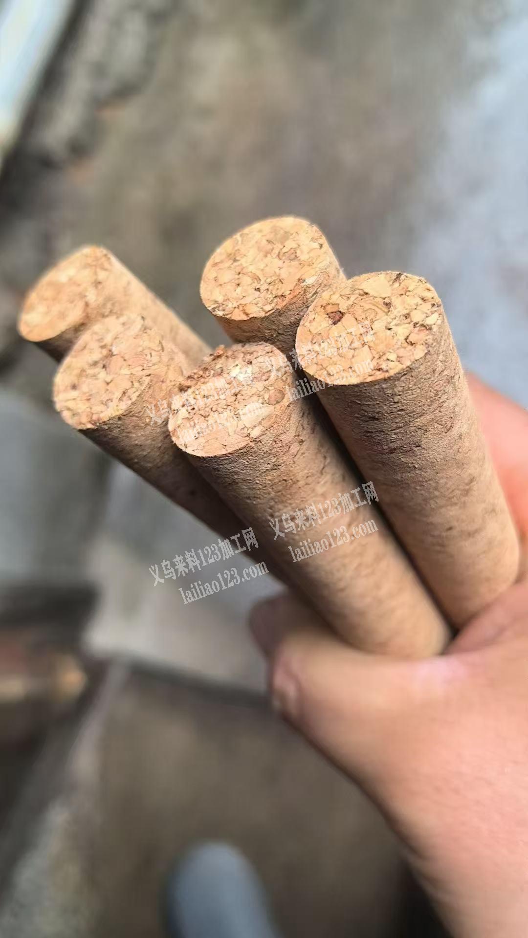 圆棒。把两头磨圆再打个孔，外发加工，如图