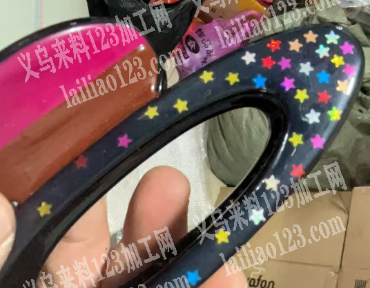 这个滴油外发加工。发夹上面画油外发加工，