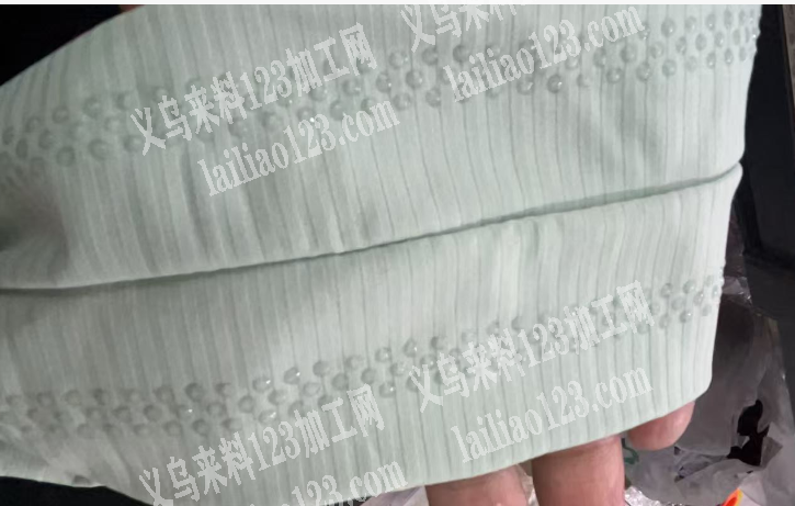 布艺上面滴胶外发加工，如图，寻找会做的加