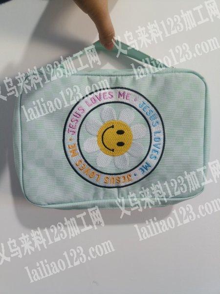 承接各种各样的箱包手袋，有一百多台平车，