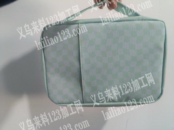 承接各种各样的箱包手袋，有一百多台平车，