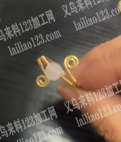 绕铁丝缠绕的手工活外发加工，如图，金属的