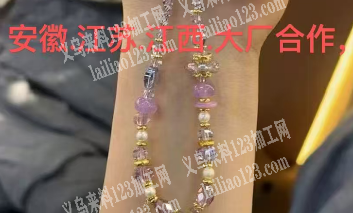 商贸城有手工活商贸城***店面项链穿珠子