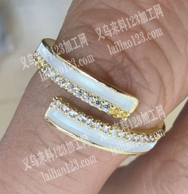 戒指上面补锆石，如图，请联系详谈