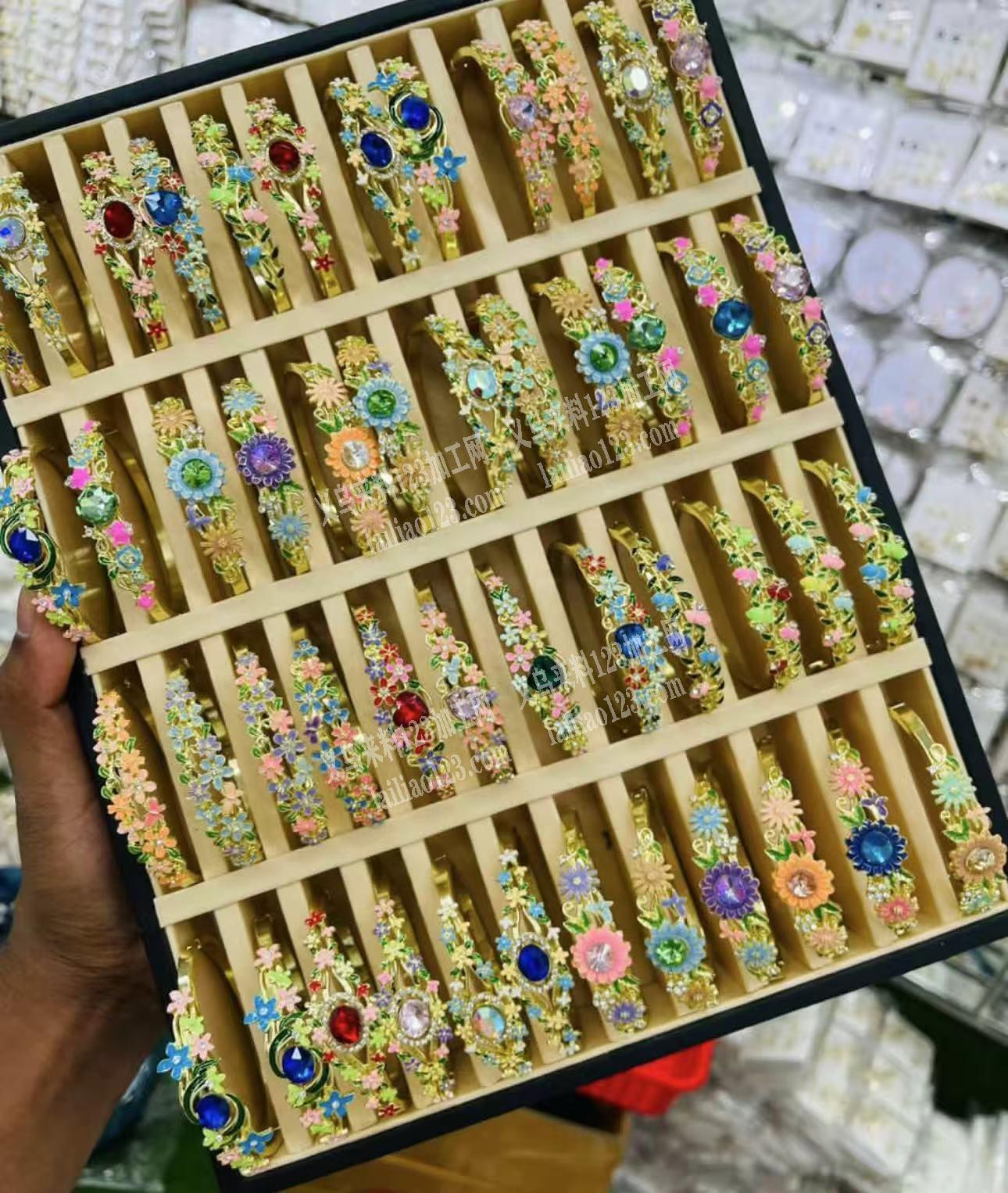 国际贸易公司大量手镯订单，如图，寻找成品