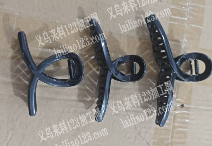 老板委托寻找：大量抓夹注塑订单，如图，找