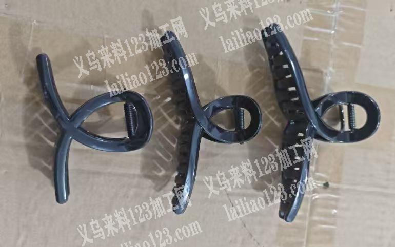 大量抓夹注塑订单，如图，找有这三款模具的