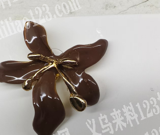 这个花朵上面滴油外发加工，寻找滴油的加工