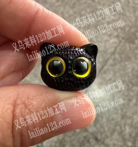 粘配件的手工活外发加工，如图，粘猫眼睛贴