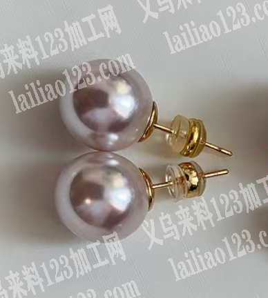 商贸城珍珠耳钉粘配件的手工活外发，如图，