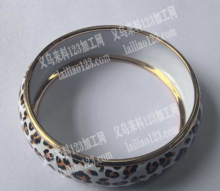 饰品金属包边外发加工。如图。寻找专业做这
