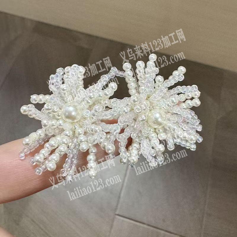 穿珠子编织绑花朵的手工订单如图，这个寻找