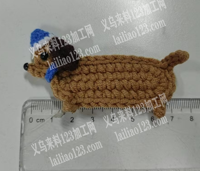毛线钩针编织小动物。寻找手工加工厂，如图
