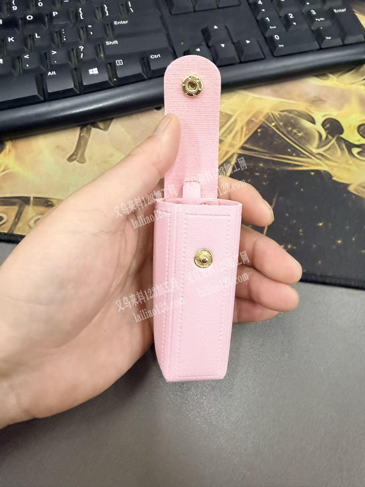 老板委托寻找：2万手工活，粘胶水的，如图