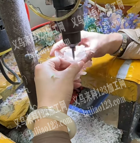 醋酸发夹补水钻孔的手工活外发，如图，寻找