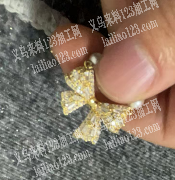 金属饰品，寻找有模具的工厂。有的联系详谈