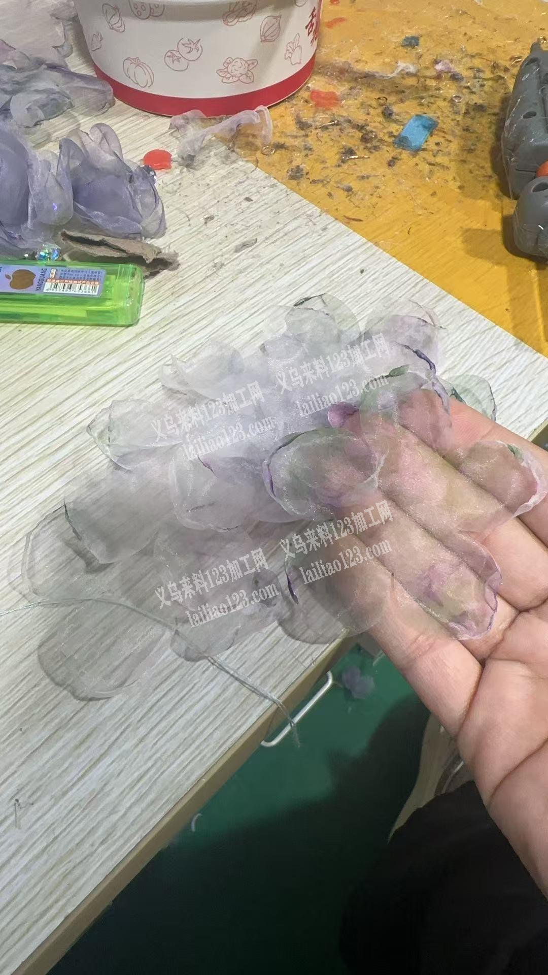 老板委托寻找：烧花边的手工活外发，如图，