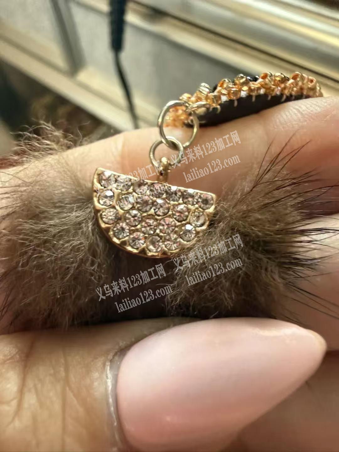 采购如图饰品配件，寻找厂家。微信