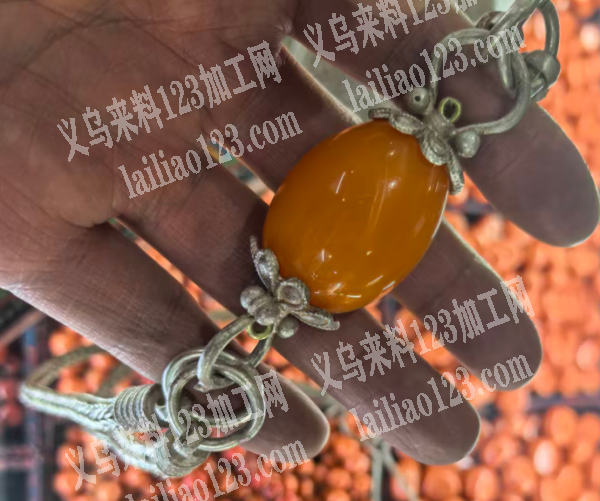 采购如图树脂的珠子，寻找厂家，请联系详谈