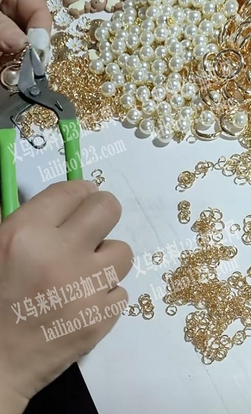 承接，挂圈，胶枪，串珠，包装组装玩具等手工活